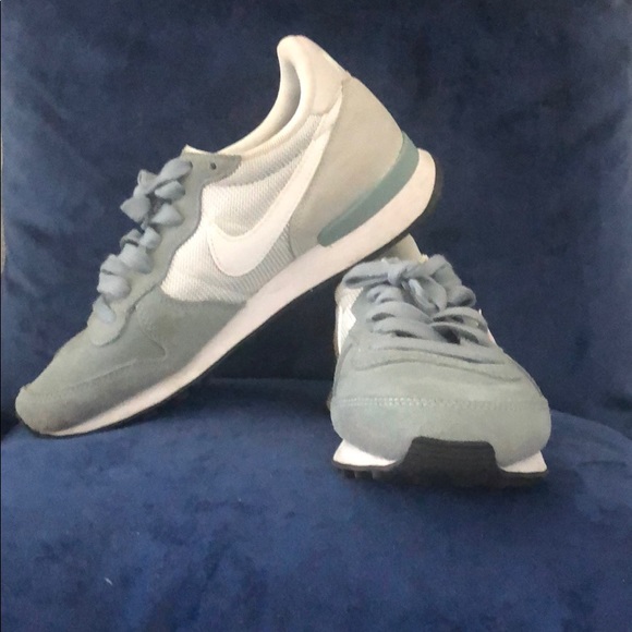 nike retro tennis shoes